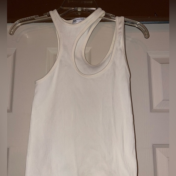 ZARA 2 Keyhole Ribbed Tank Tops - Picture 5 of 7
